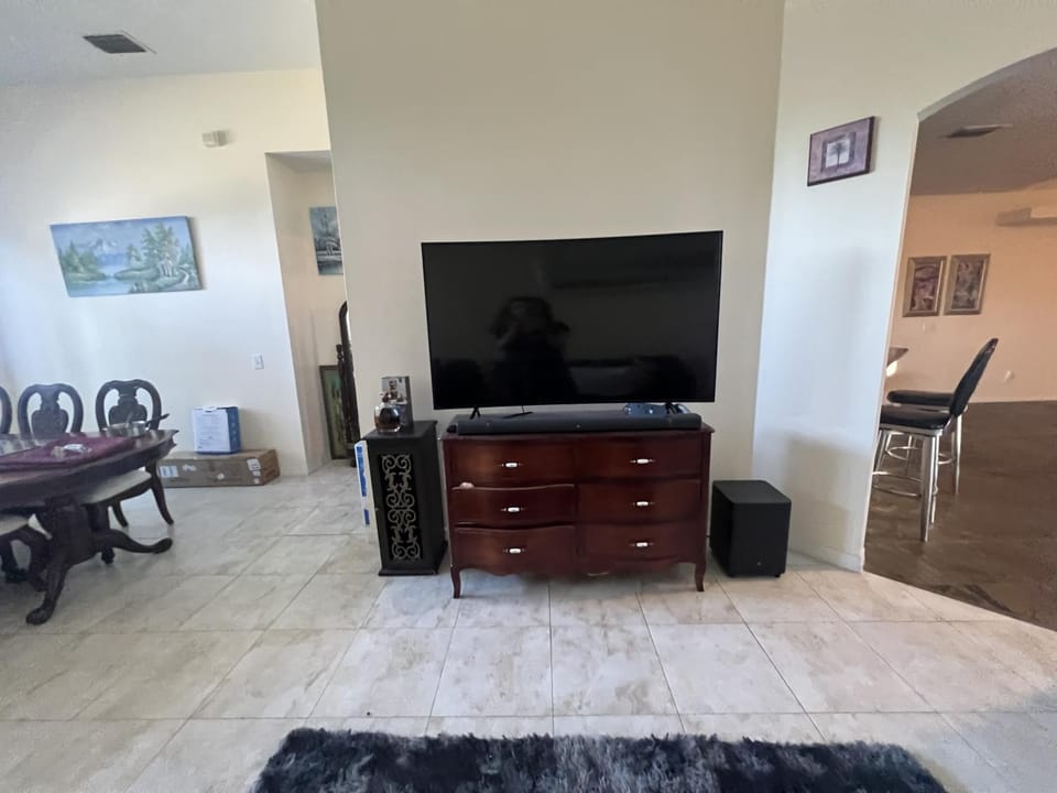 Room in Citrus park and Carrollwood with Pool, close to the airport & downtown Vacation rental in Greater Carrollwood