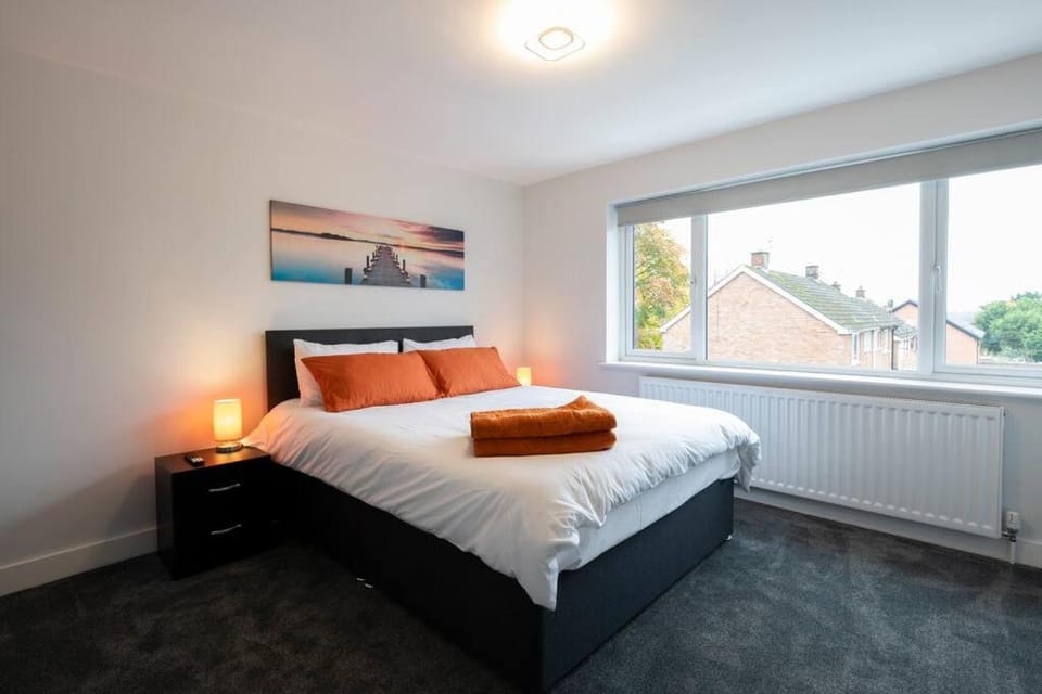 Bed, Photo of the whole room, Bedroom