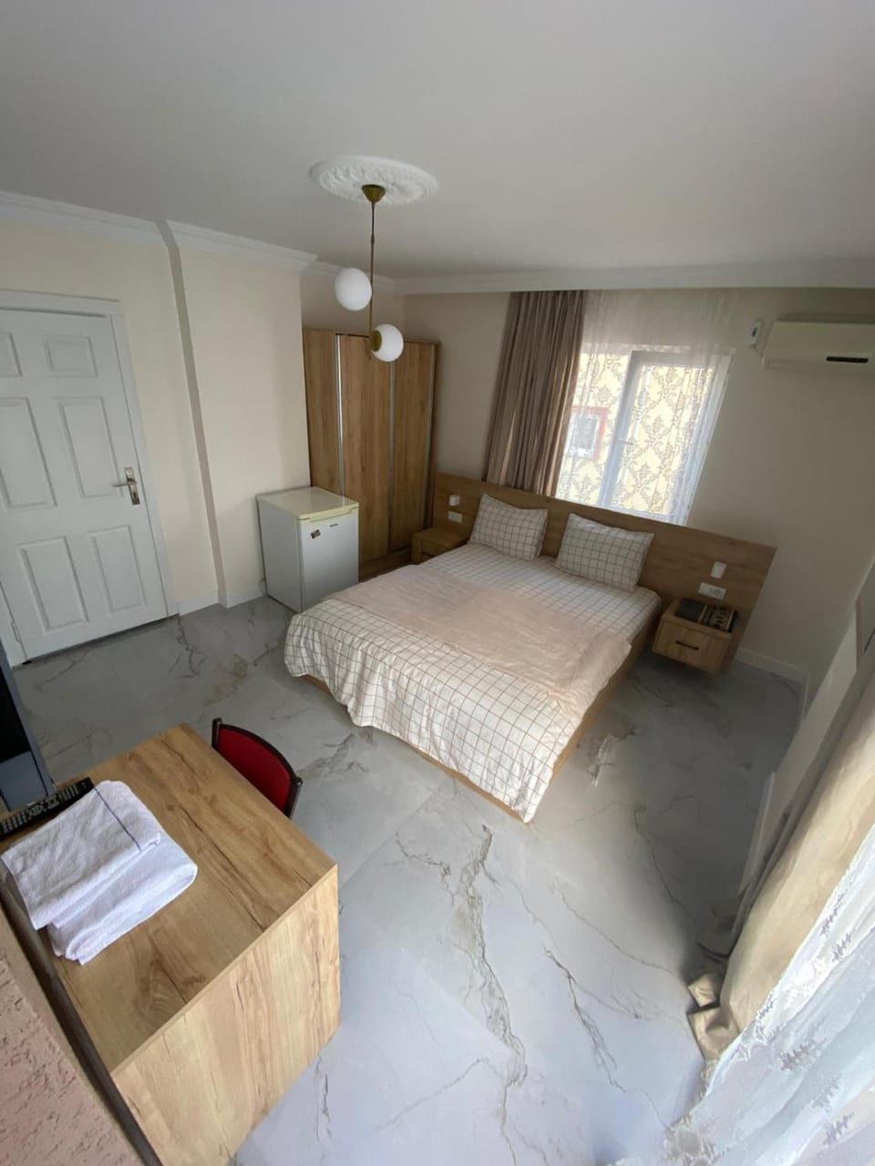 Bed, Photo of the whole room, Bedroom, internet, towels, wardrobe