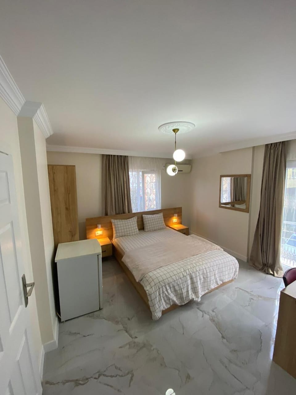 Bed, TV and multimedia, Kitchen or kitchenette, Photo of the whole room, Bedroom, wardrobe