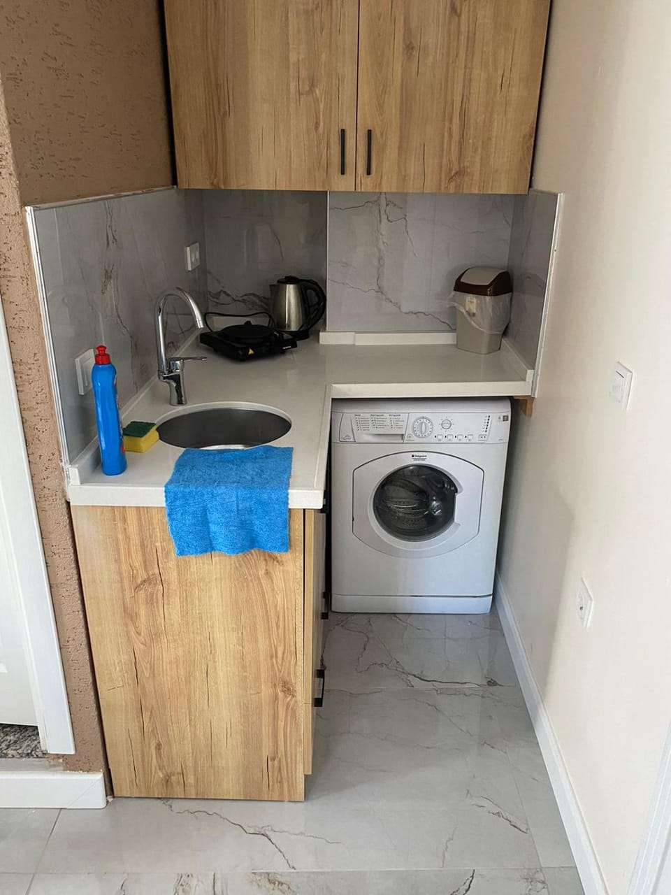 Coffee/tea facilities, Kitchen or kitchenette, stove, washing machine