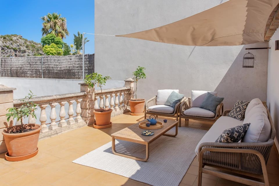 Patio, Balcony/Terrace, Seating area, sunbed