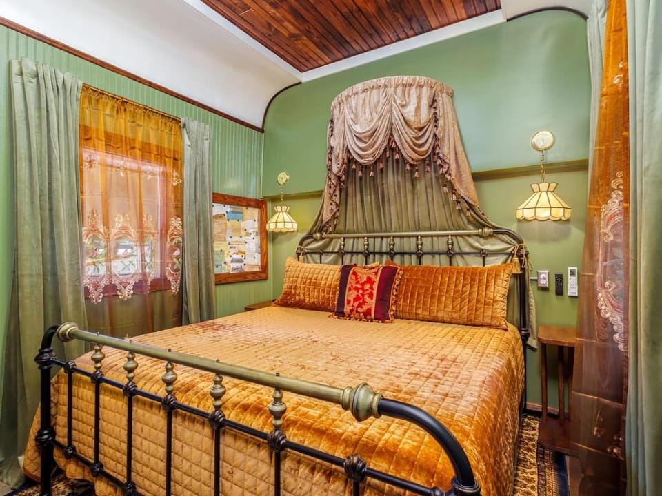 Historic Stay in Santa Fe Railcar - Depot Lodging House in Brownwood