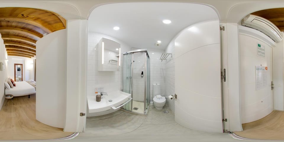 Shower, Bed, Bedroom, towels
