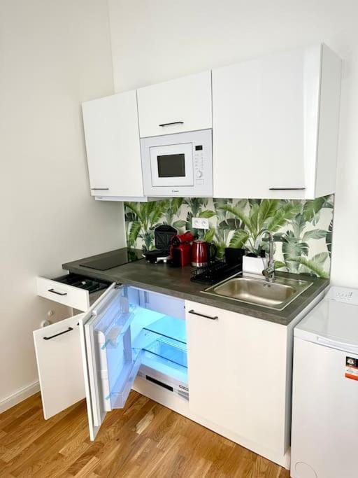 Kitchen or kitchenette, stove