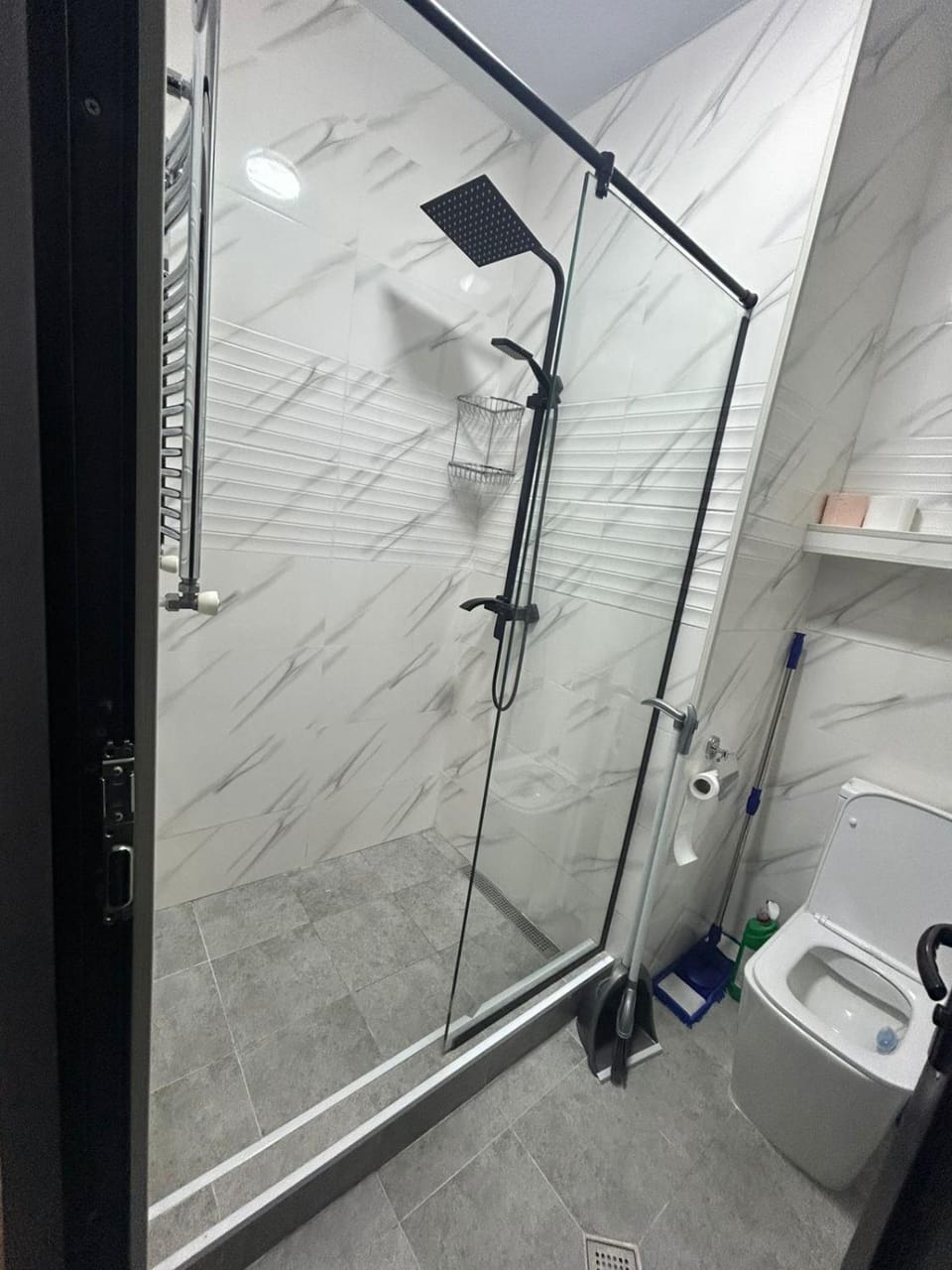 Shower, Toilet, Bathroom, towels