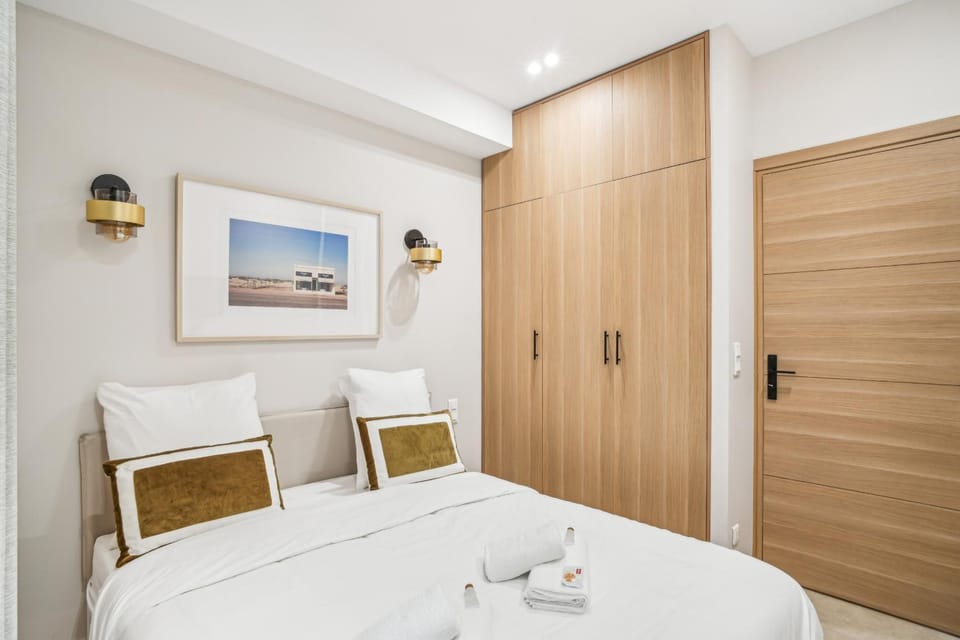 Bed, Photo of the whole room, Bedroom, towels, wardrobe