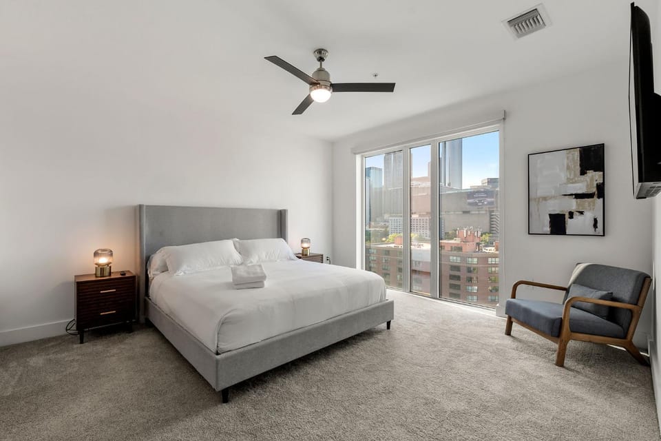 Bed, TV and multimedia, Bedroom