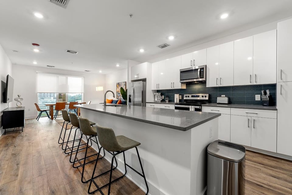 Coffee/tea facilities, Kitchen or kitchenette, Dining area, oven, toaster
