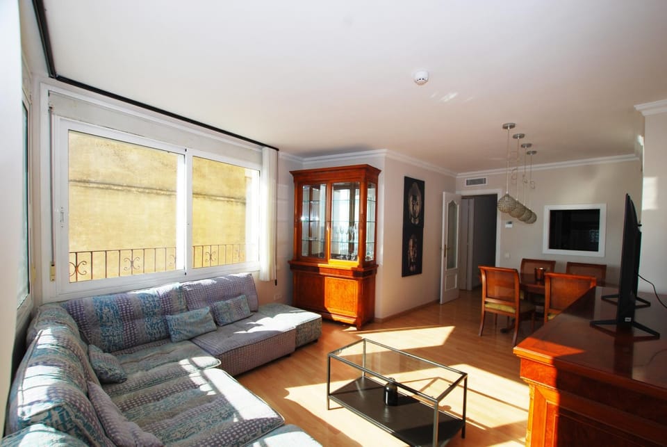 Communal lounge/ TV room, Living room