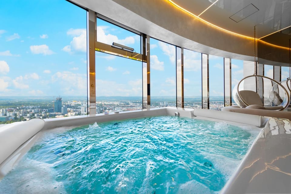 Day, Hot Tub, View (from property/room), Living room, City view