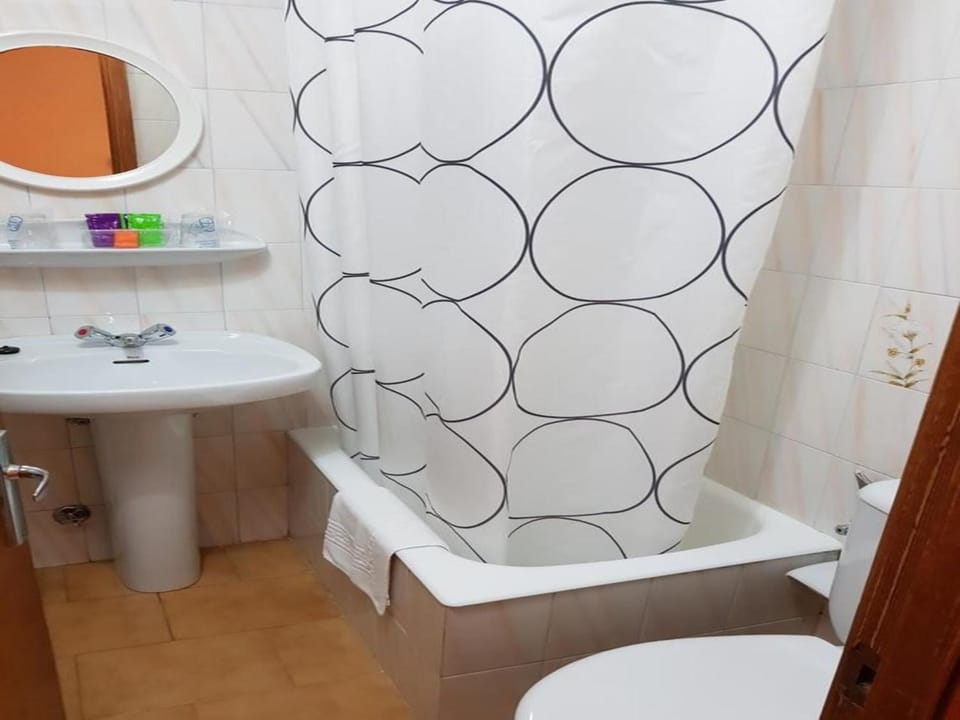 Shower, Toilet, Bathroom, Bath