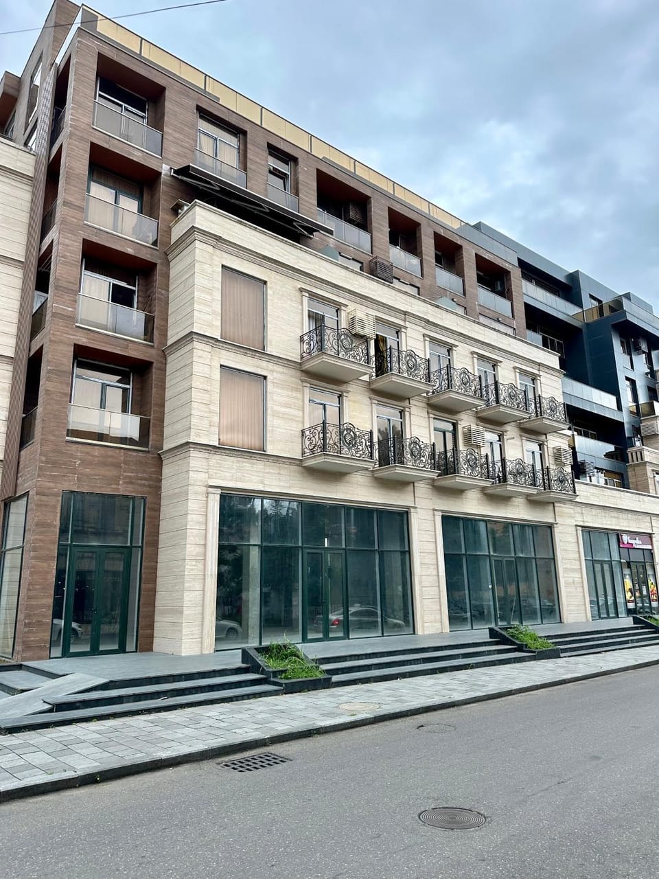 Property building, Day, Location