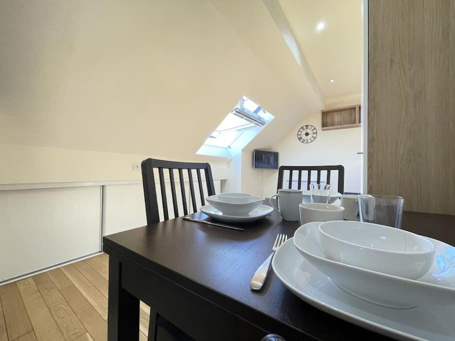 N5 Appart Jouy proche HEC RER C Apartment in Île-de-France