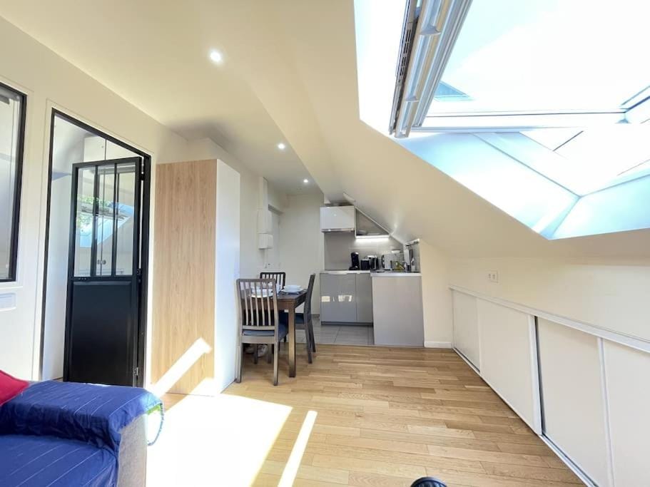 N5 Appart Jouy proche HEC RER C Apartment in Île-de-France