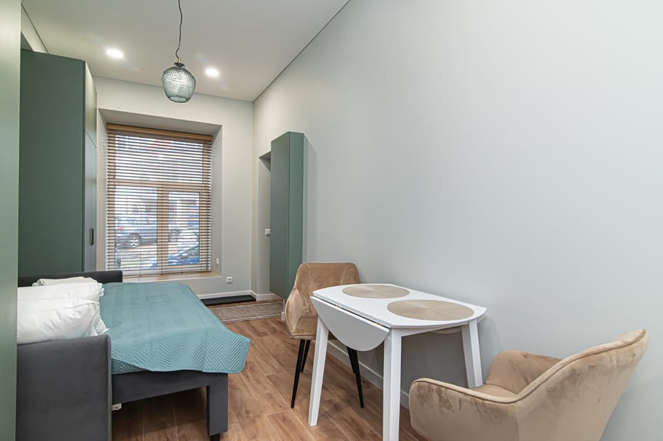 Bed, Living room, Photo of the whole room, Seating area, Dining area, Bedroom