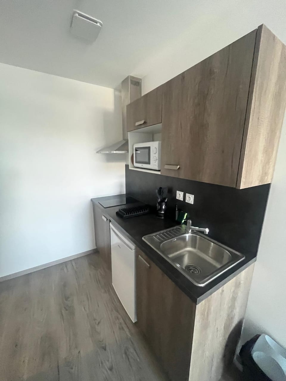 Kitchen or kitchenette, stove