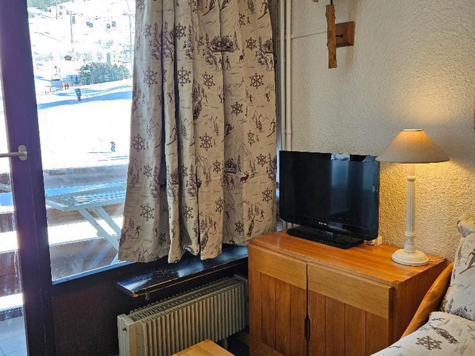 Charmant Appartement pour 4 Personnes aux Menuires, au Pied des Pistes et Proche Commodités - FR-1-574-62 Apartment in Les Allues