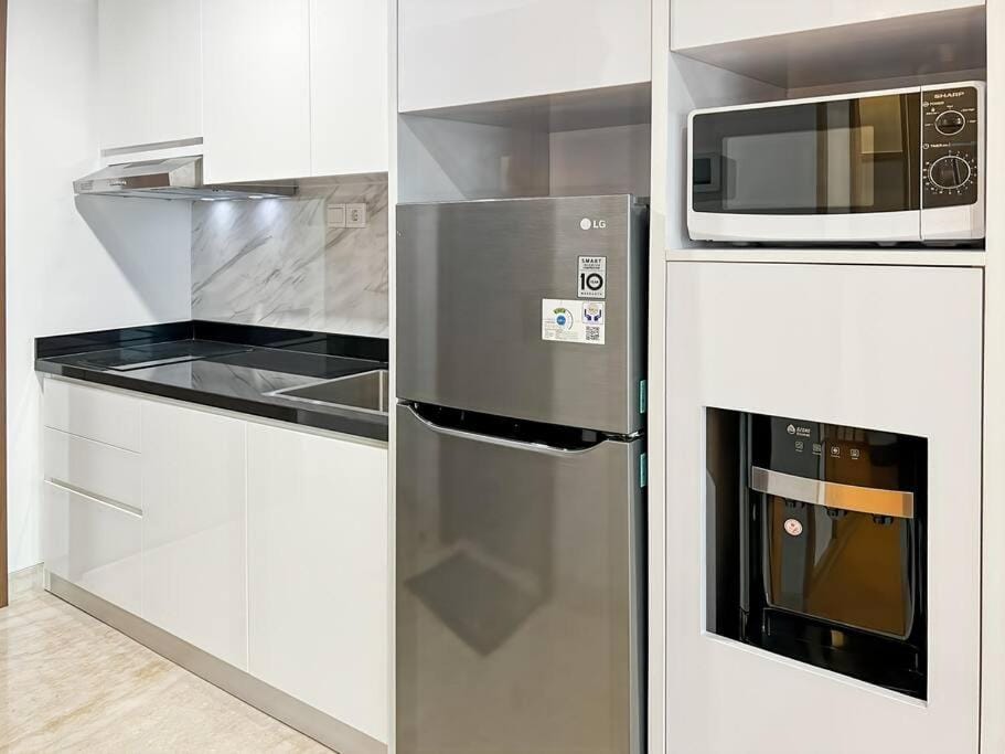 Stylish Studio SouthGate Apt with Pool, Gym, Netflix by 2ndHome Apartment in South Jakarta City