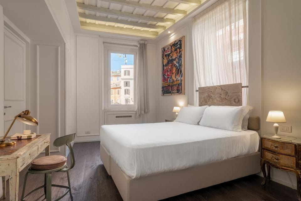 Photo of the whole room, Bedroom
