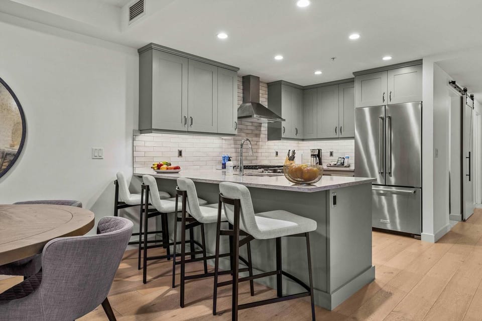 Spring Creek Spacious 3 Bed 2 Bath Apartment in Canmore