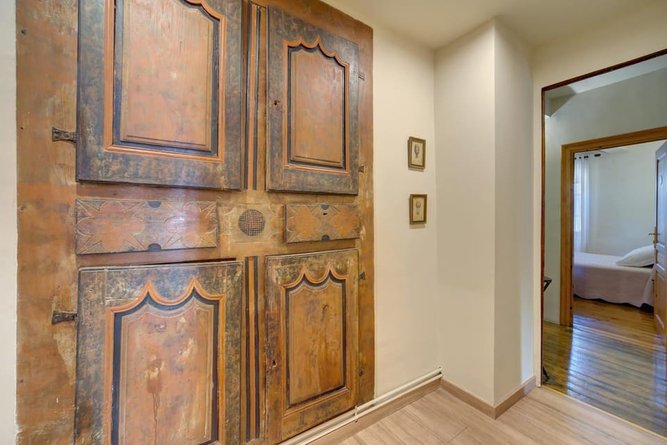 Decorative detail, wardrobe