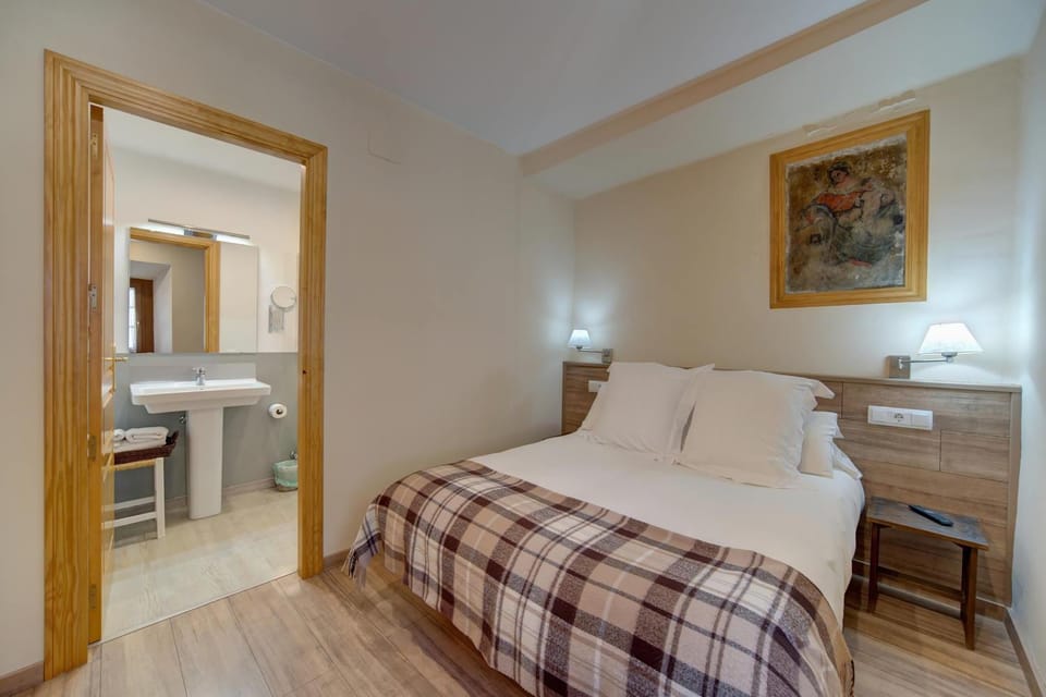 Bed, Bathroom, Photo of the whole room, Bedroom, internet, towels