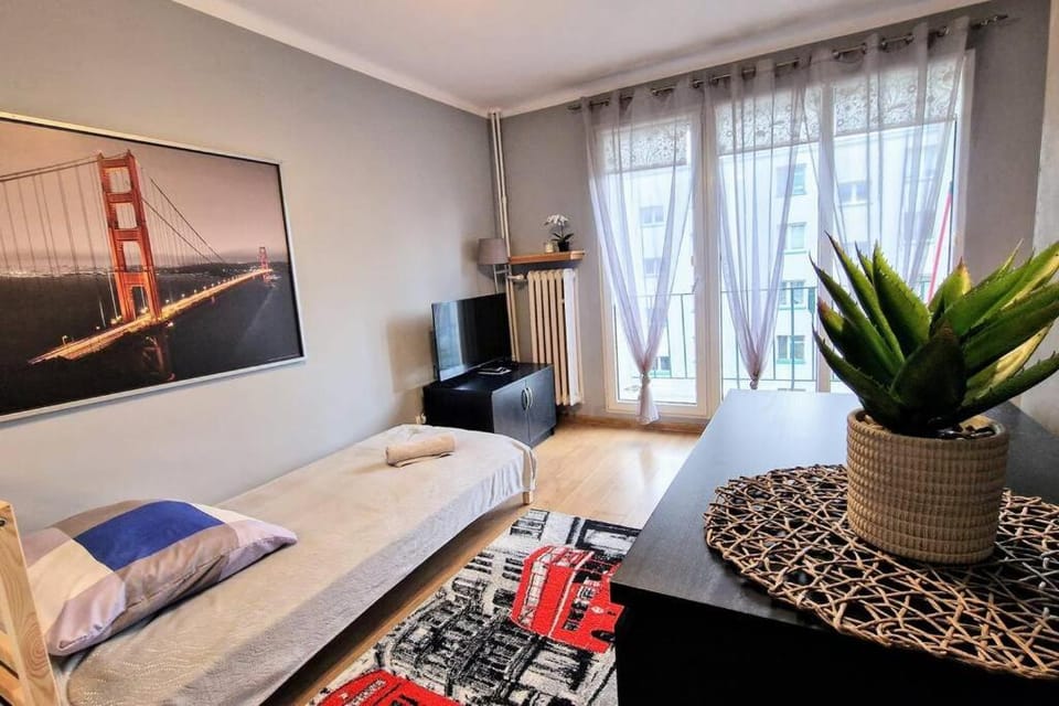 Bed, TV and multimedia, Photo of the whole room
