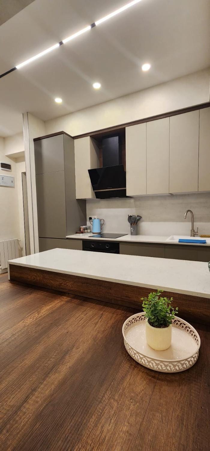 Kitchen or kitchenette, oven