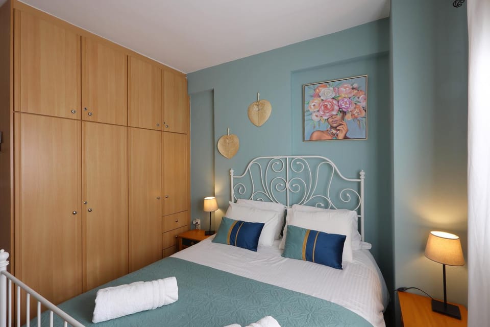 Bed, Bedroom, towels, wardrobe