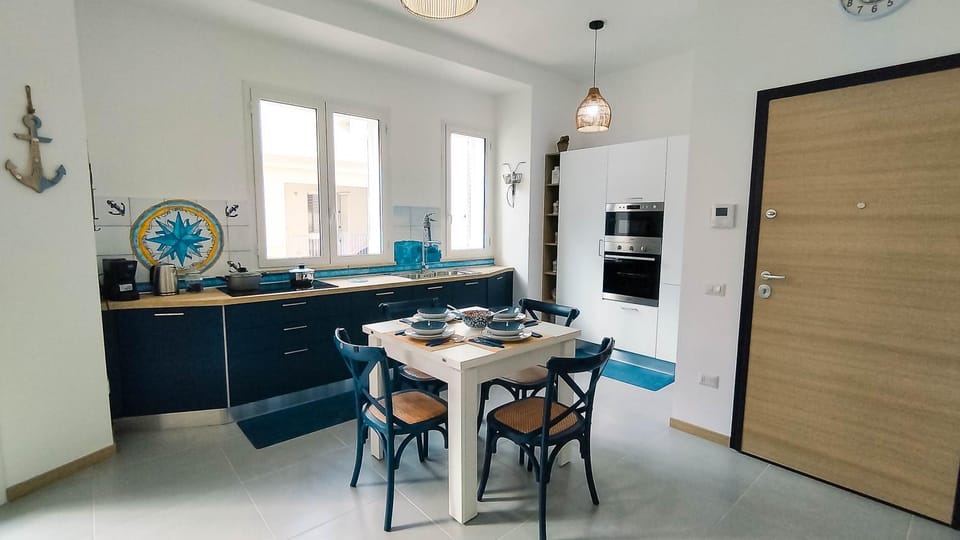 Kitchen or kitchenette, Dining area, oven, stove, air conditioner