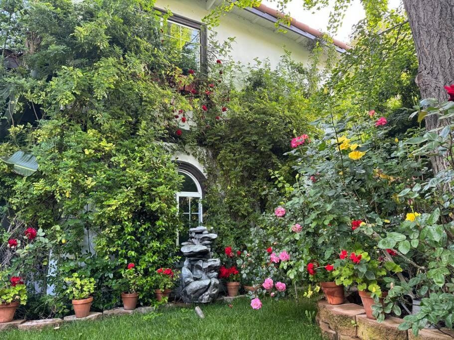Mediterranean Villa-Pool Jacuzzi BBQ-Malibu Bliss Villa in Woodland Hills