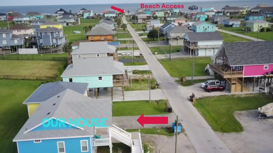 Property building, Neighbourhood, Bird's eye view, Beach, Street view, Location