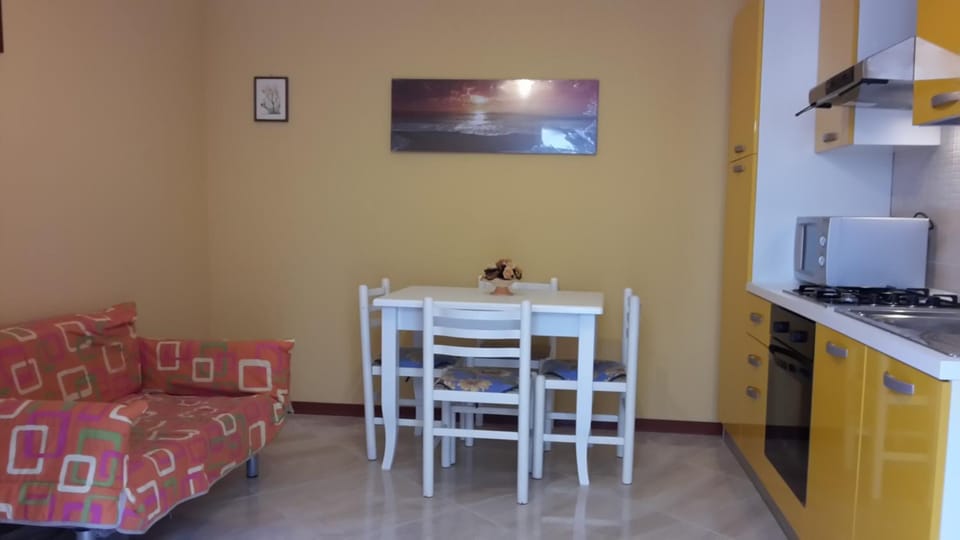 Kitchen or kitchenette, Living room, Other, Decorative detail, Dining area, Pets