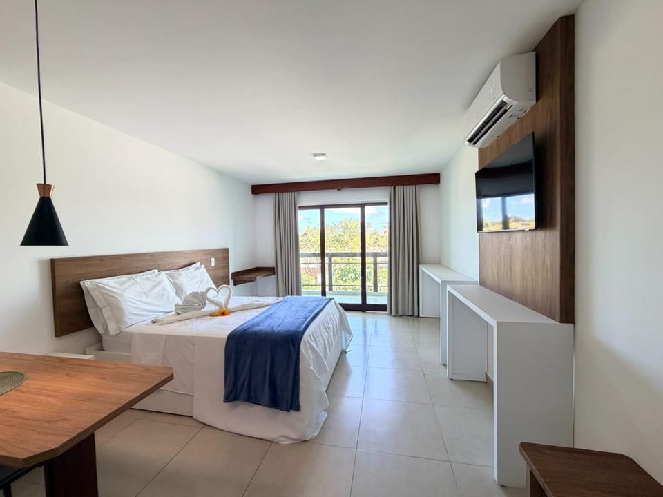 Bed, TV and multimedia, air conditioner