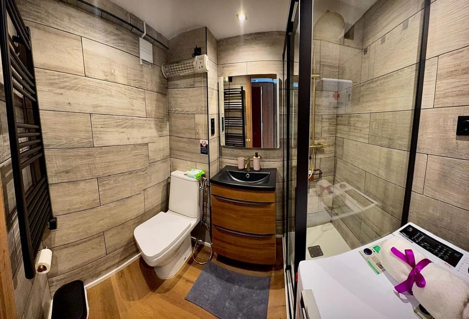 Shower, Bathroom, towels