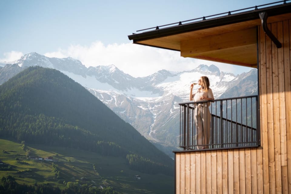 Property building, Natural landscape, View (from property/room), Balcony/Terrace, Mountain view, Mountain view