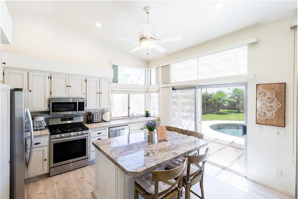 Kitchen or kitchenette, Dining area, dishwasher, stove