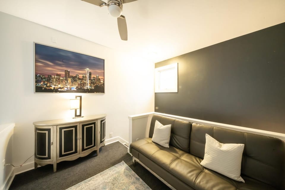 Penthouse Suite Downtown, Top Floor Apartment in Belltown