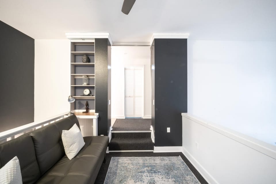 Penthouse Suite Downtown, Top Floor Apartment in Belltown