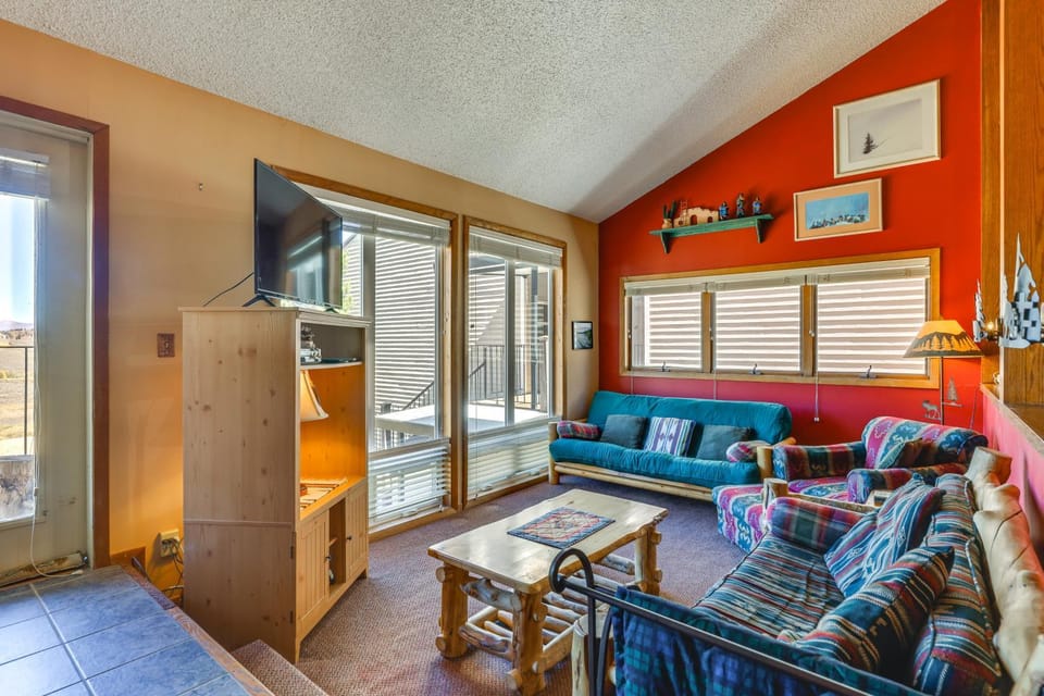 Walk to Ski Lift & Hiking: Granby Ranch Condo! House in Granby