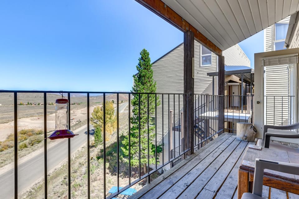 Walk to Ski Lift & Hiking: Granby Ranch Condo! House in Granby