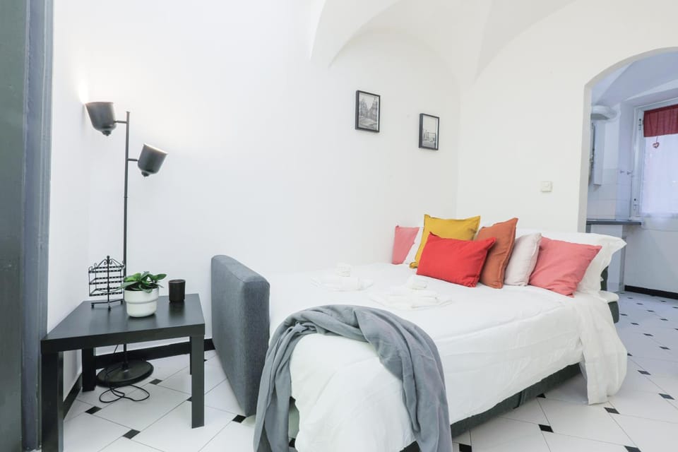Bed, Living room