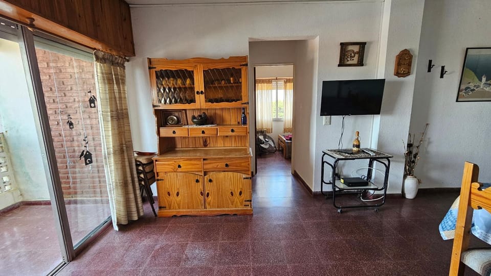 Communal lounge/ TV room, TV and multimedia, Dining area