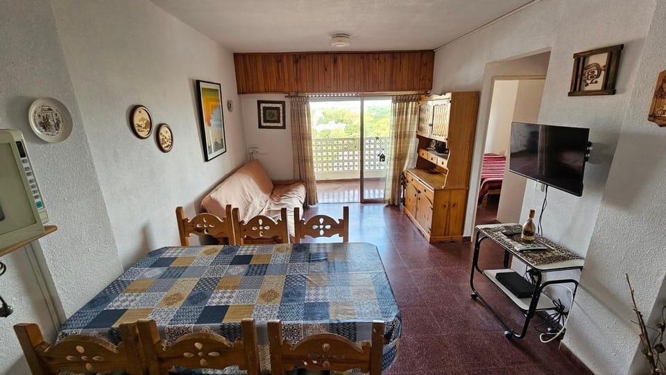 Communal lounge/ TV room, TV and multimedia, Living room, Dining area