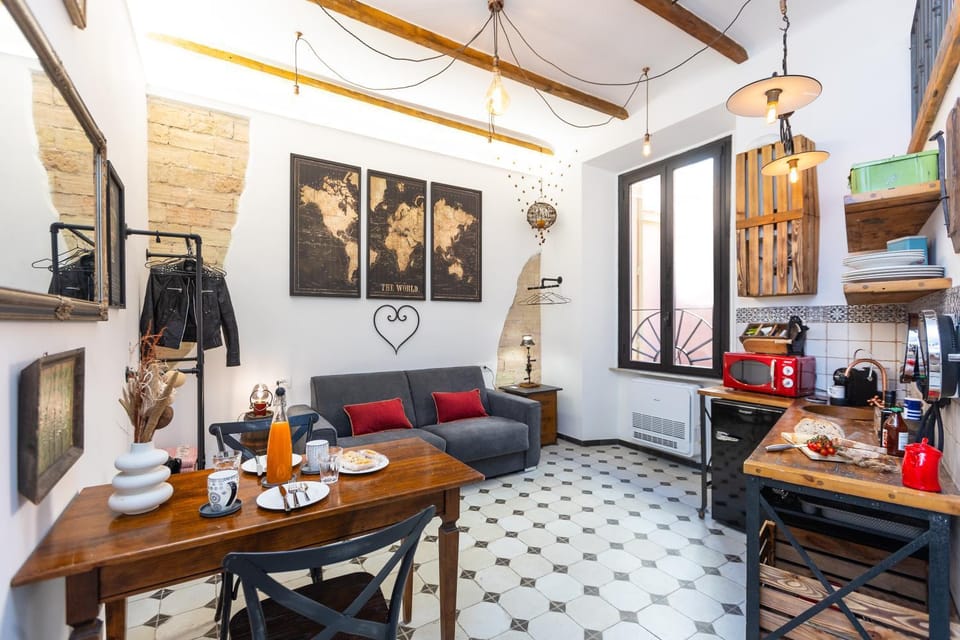 TV and multimedia, Kitchen or kitchenette, Living room, Food and drinks, Seating area, Dining area, Food