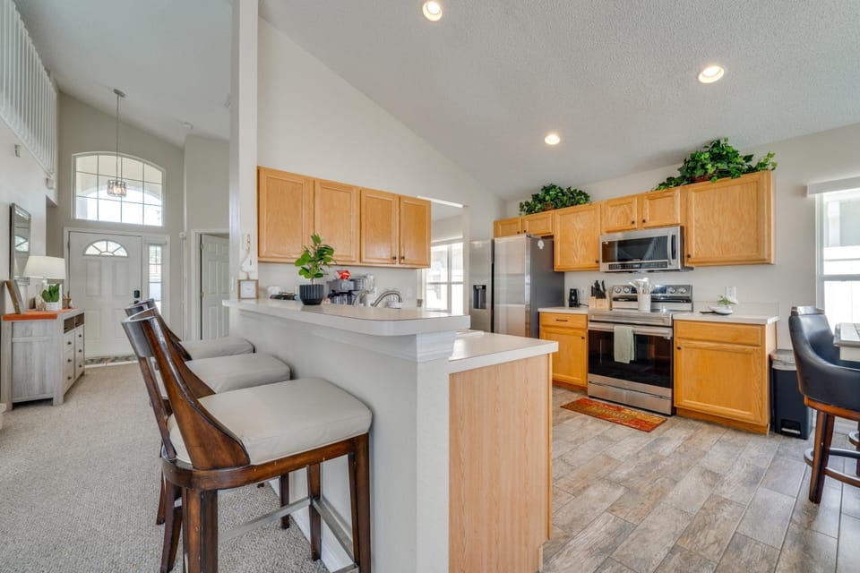 15 Mi to Universal: Home w/ Pool House in Kissimmee