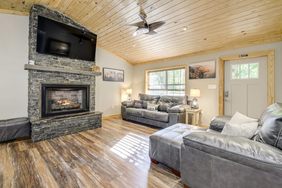 Sevierville Cabin ~ 3 Mi to the Island! Cabin in Pigeon Forge