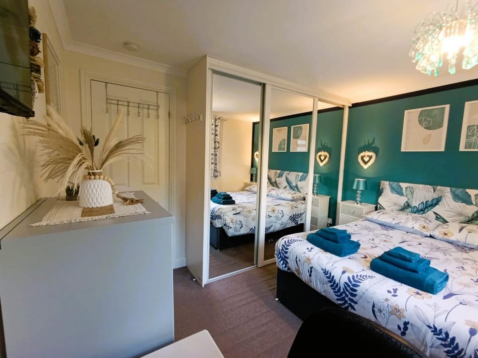 Double Room in Riverside Apartment - C Vacation rental in Glasgow