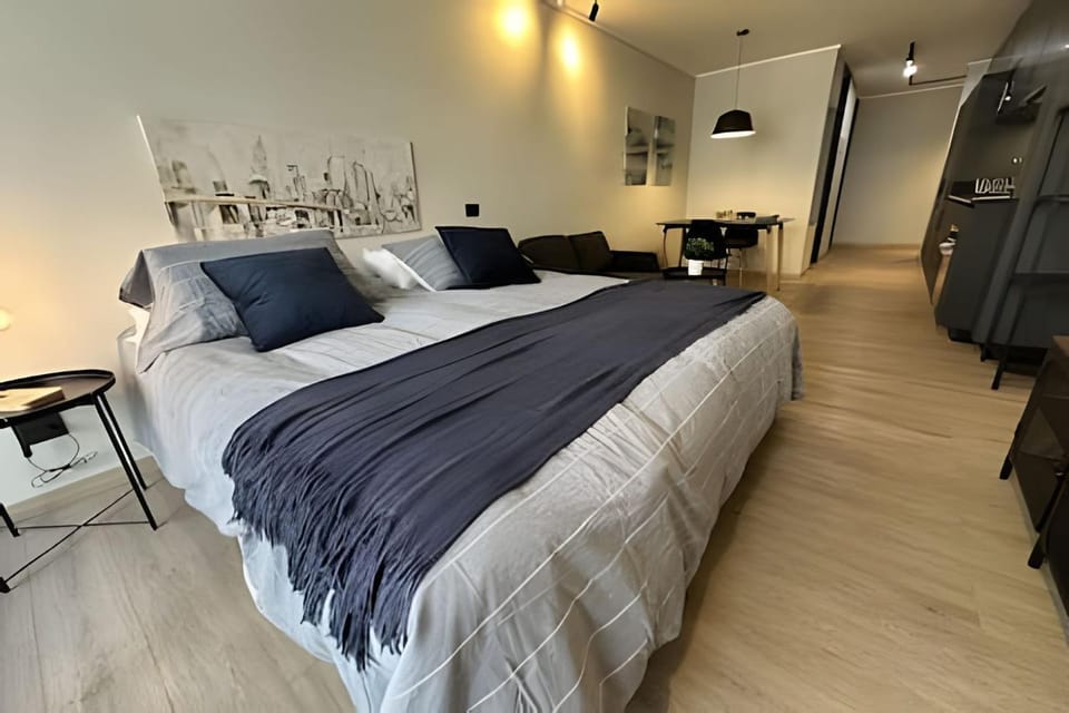 Moderno estudio a pasos de CLC Apartment in Las Condes